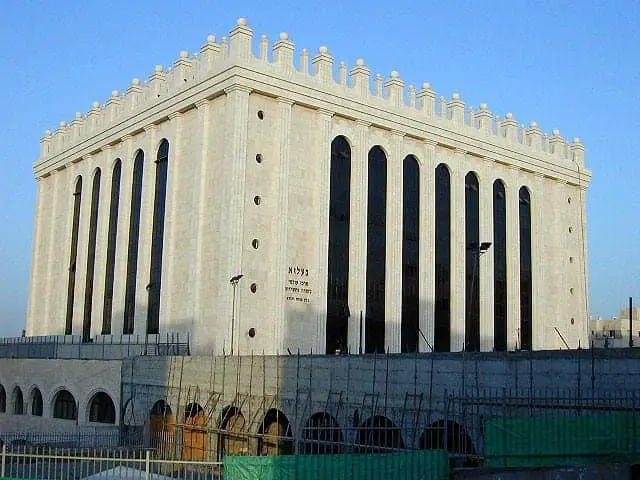 מרכז עולמי לתורה וחסידות בעלזא - Belz Great Synagogue
